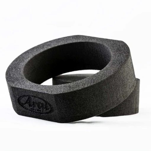 Arai service RING. Geen gestuntel meer met het vervangen van een vizier of het grondig poetsen van de Arai helm! U kan uw Arai helm zeer gemakkelijk in deze ring plaatsen, waardoor u zonder heen en weer geschuif van de helm uw helm kan onderhouden.
