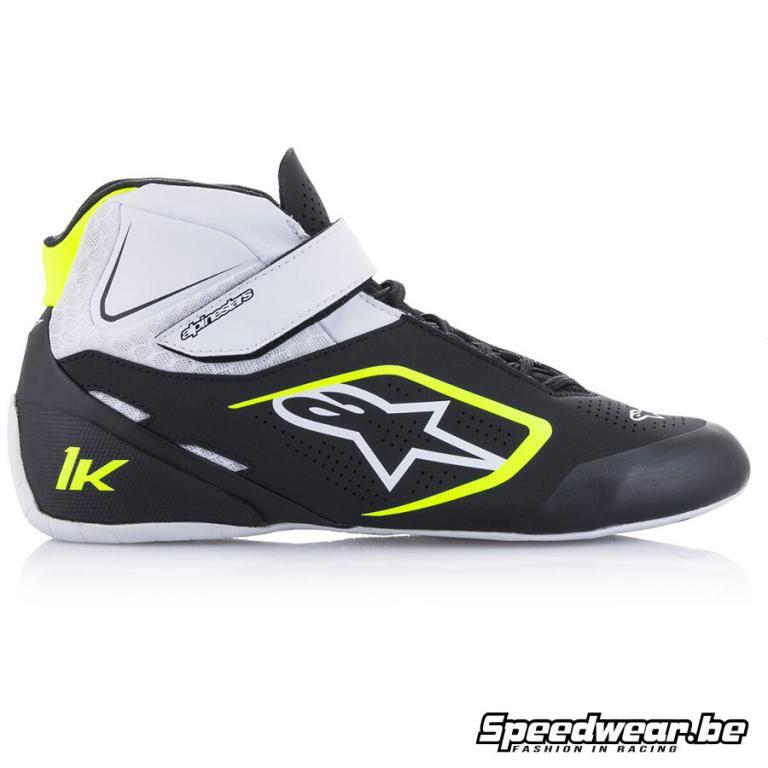 Alpinestars Karting Schoenen TECH-1 K v2 is zo ontwikkeld om de stress van kartraces te weerstaan met enkele ontwerp verbeteringen.